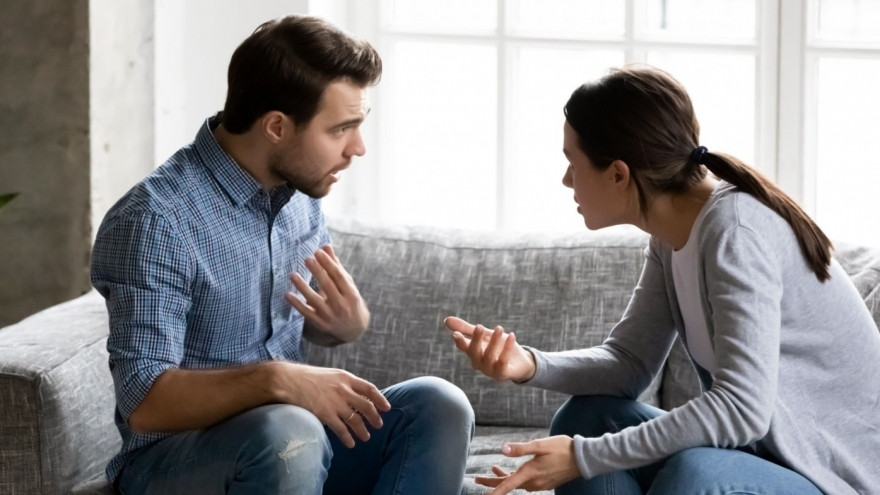 Muốn nhờ mẹ đẻ lên trông cháu, câu trả lời của chồng khiến tôi suy sụp - Ảnh 1.