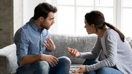 Muốn nhờ mẹ đẻ lên trông cháu, câu trả lời của chồng khiến tôi suy sụp - Ảnh 1.