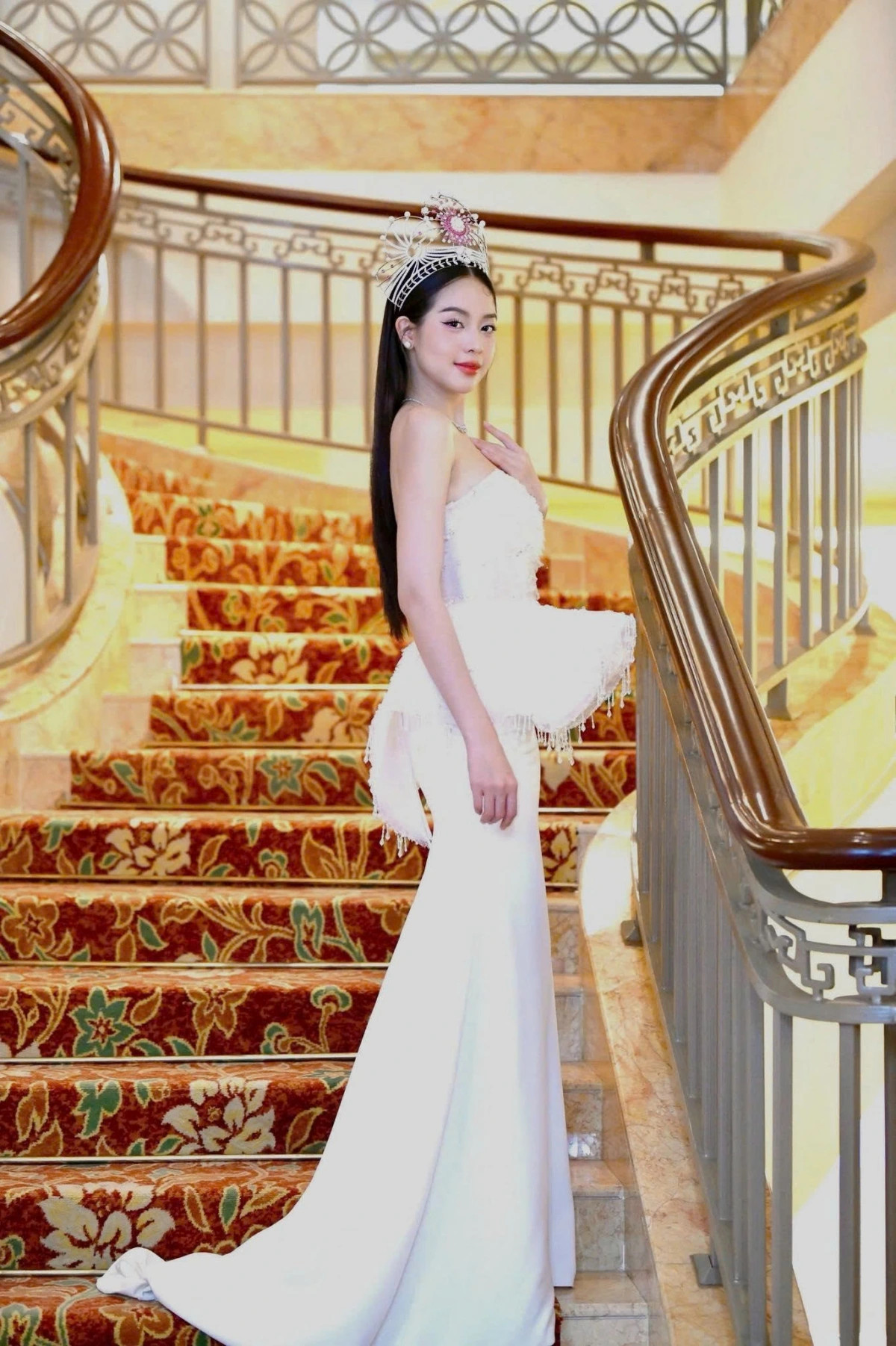 nhan sac hoa hau thanh thuy sau 2 nam dang quang hoa hau viet nam hinh anh 4