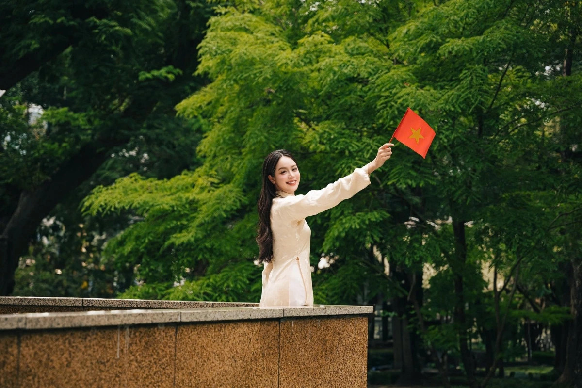 nhan sac hoa hau thanh thuy sau 2 nam dang quang hoa hau viet nam hinh anh 12