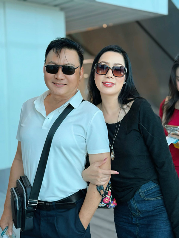 Á hậu Việt Nam vừa nhận bằng Thạc sỹ ở tuổi 54 có cuộc sống giàu sang ra sao?- Ảnh 3.