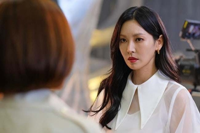 Bị ốm nằm bẹp trên giường thì có cô gái trẻ đến hỏi thăm khi biết danh tính cô ấy mặt chồng tôi biến sắc