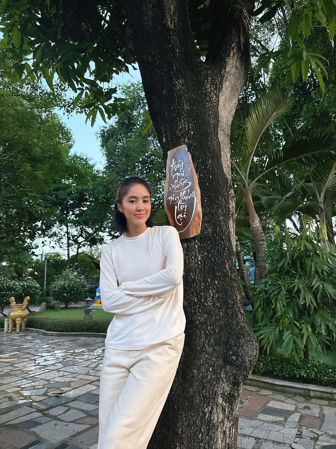 Dòng trạng thái gây chú ý của Lê Phương giữa ồn ào gia đình cố diễn viên Quý Bình