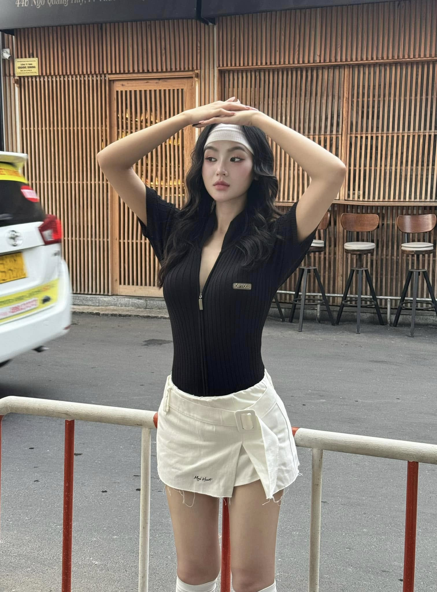 Mỹ nhân VFC quê Thanh Hóa gợi ý kiểu áo thun sexy cuốn hút mùa hè- Ảnh 11.