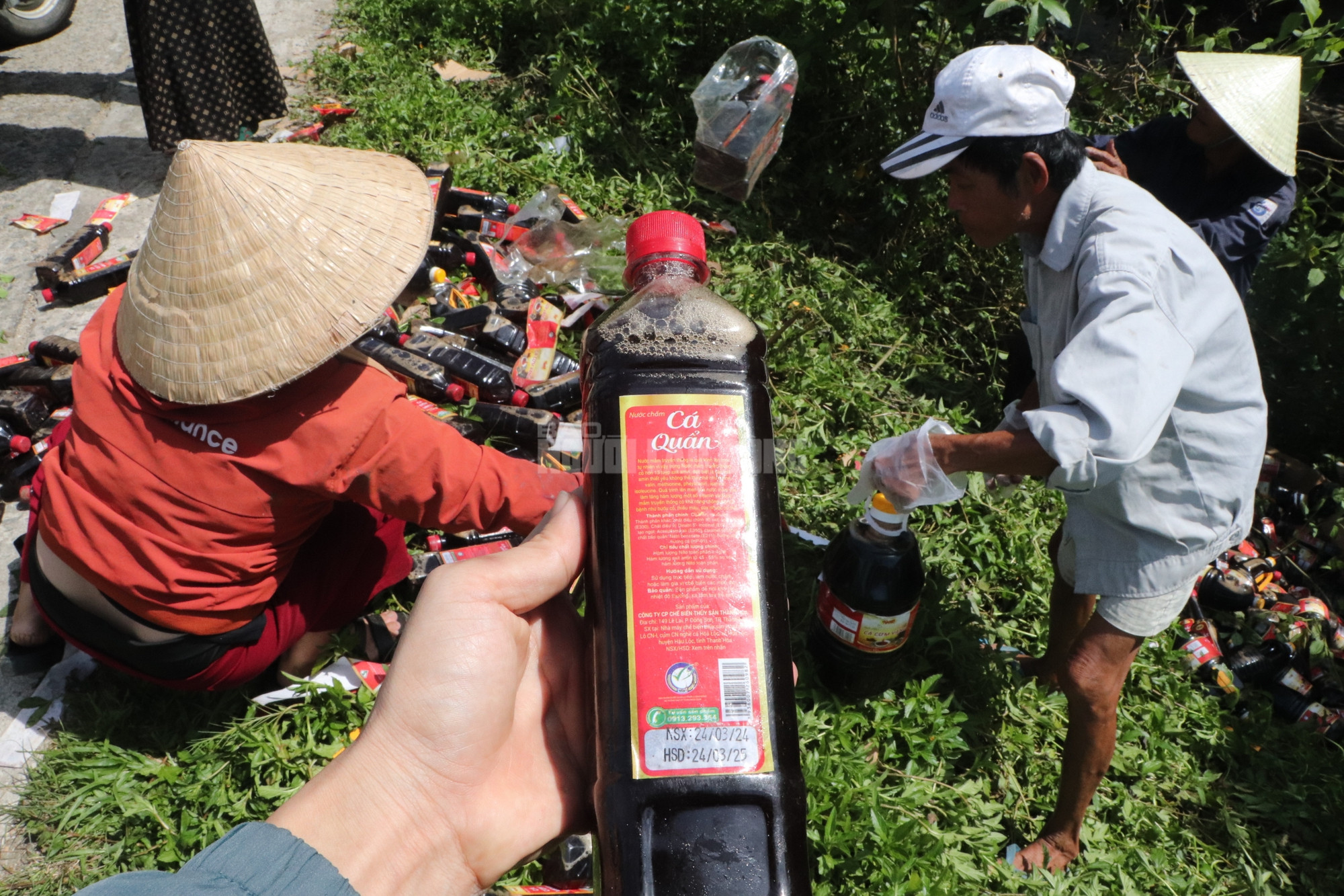 Nguồn gốc hàng ngàn chai nước mắm bị vứt bỏ ở Quảng Nam- Ảnh 6.