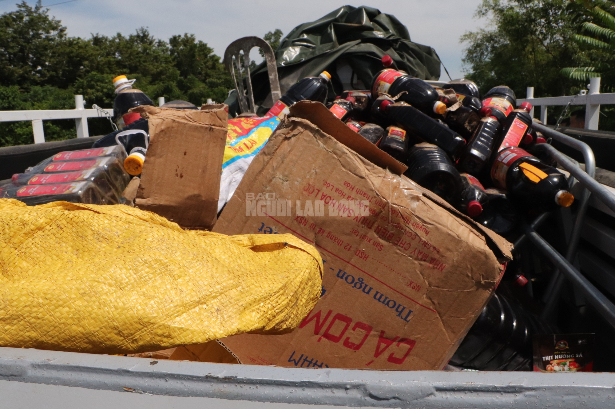 Nguồn gốc hàng ngàn chai nước mắm bị vứt bỏ ở Quảng Nam- Ảnh 13.