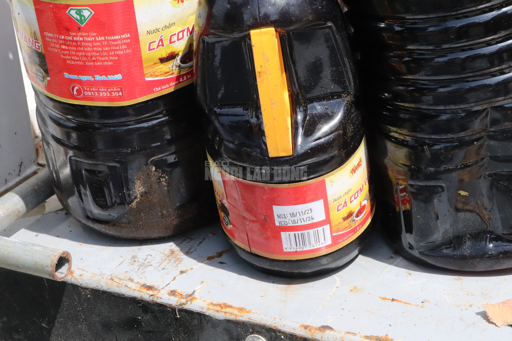 Nguồn gốc hàng ngàn chai nước mắm bị vứt bỏ ở Quảng Nam- Ảnh 8.
