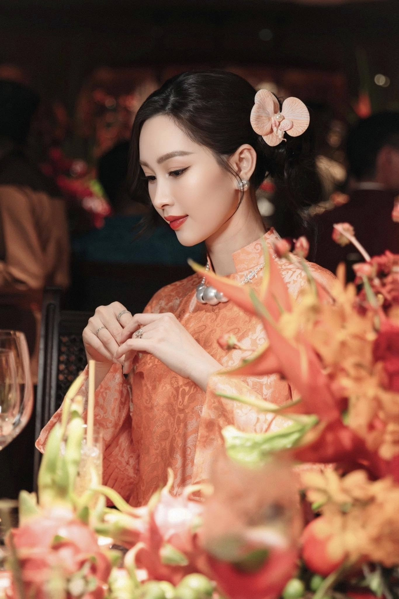 Khác với Á hậu Phương Nhi, 2 Hoa hậu Việt Nam này lấy chồng hào môn vẫn tích cực xuất hiện trên mạng xã hội- Ảnh 2.