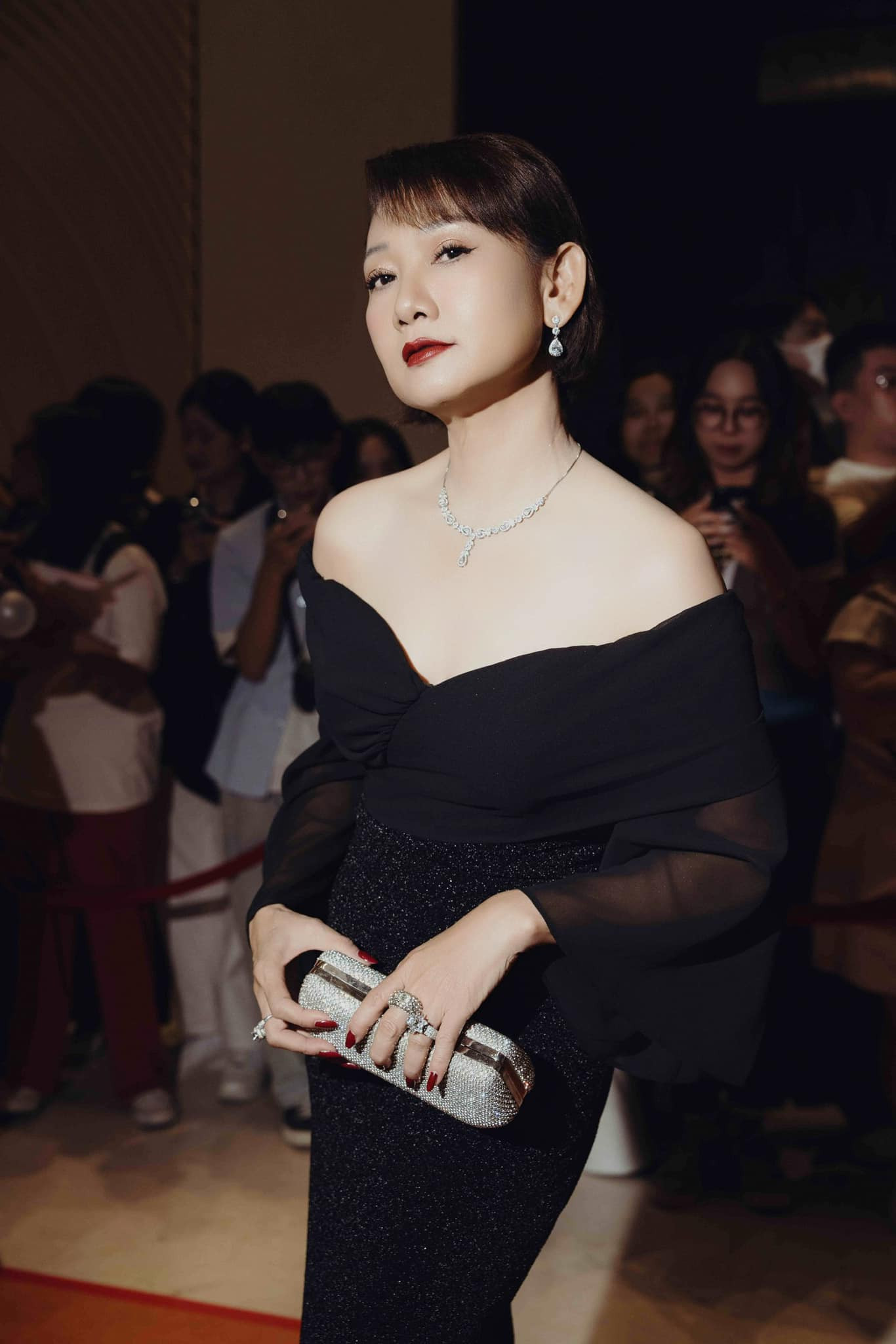 Mẹ chồng Hồng Diễm trên phim có đời thực trẻ đẹp ở tuổi 50 nhờ một thói quen buổi sáng - Ảnh 9.