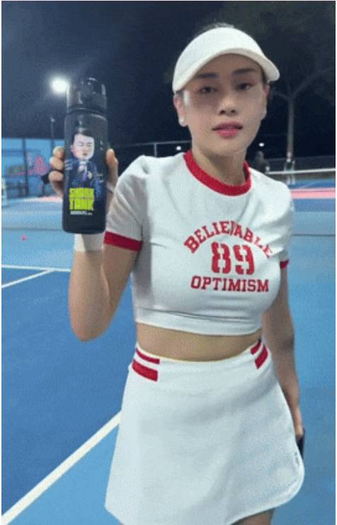 Phương Oanh lộ vóc dáng thật trên sân pickleball khác xa ảnh tự đăng
