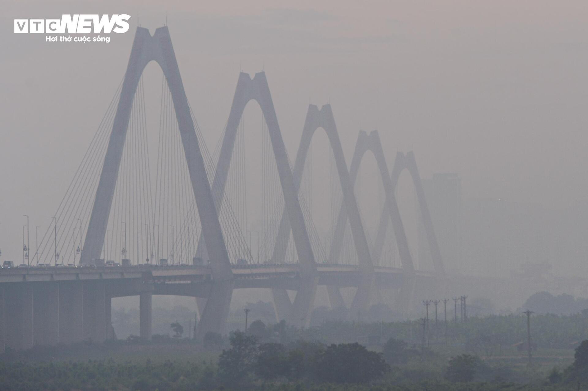 Dân đốt rơm, khói trắng trời Hà Nội, hun người đi đường - 10