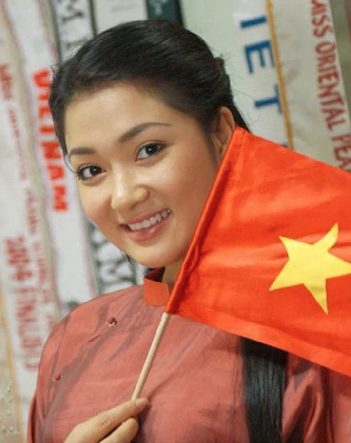 Nguyễn Thị Huyền được yêu mến bởi gương mặt phúc hậu, chuẩn nét Á Đông.