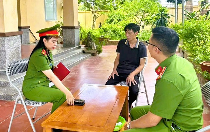 Công an kiểm tra công ty có ngàn chai nước mắm vứt bỏ ở Quảng Nam- Ảnh 2.