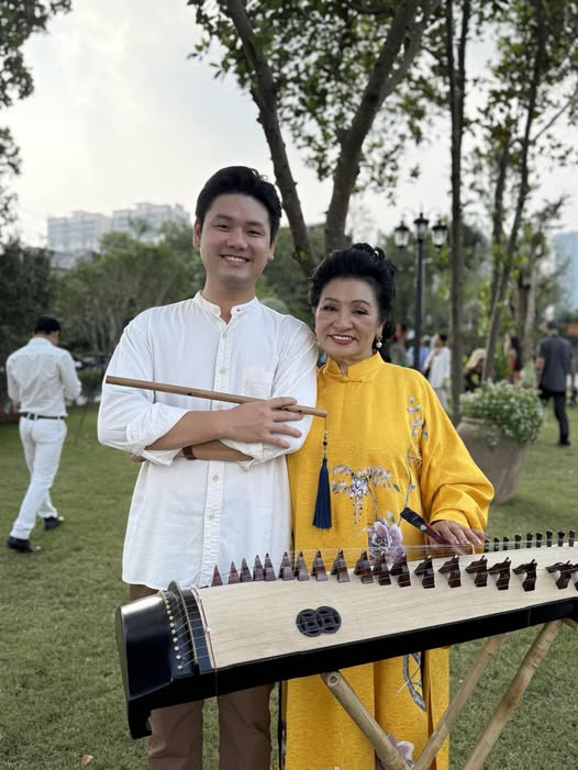 Mẹ ruột một nữ NSND làng nhạc: Thời trẻ nức tiếng tài sắc, U90 vẫn trẻ đẹp kinh ngạc- Ảnh 8.