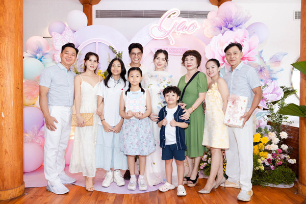 Tiệc chào đón em bé sắp chào đời của Ngô Thanh Vân và chồng trẻ- Ảnh 9.