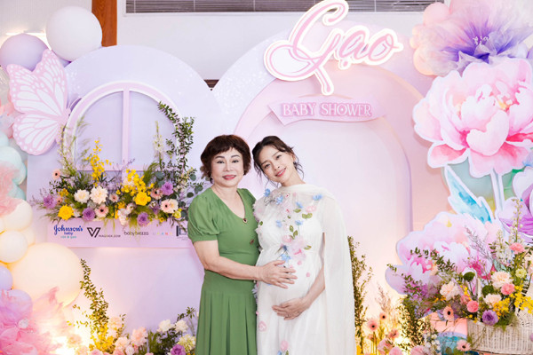 Tiệc chào đón em bé sắp chào đời của Ngô Thanh Vân và chồng trẻ- Ảnh 5.