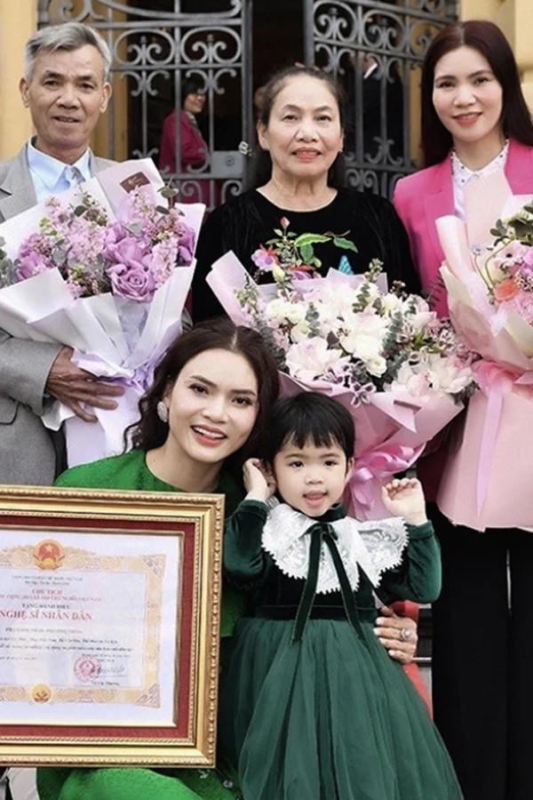 me ruot nsnd pham phuong thao 1 17507355165901102097267.jpg