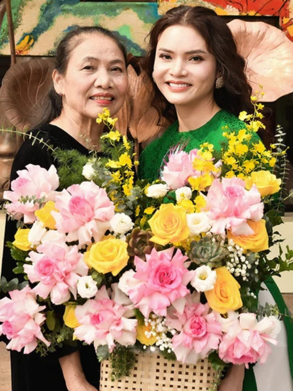 me ruot nsnd pham phuong thao 3 17507354907431090724492.jpg