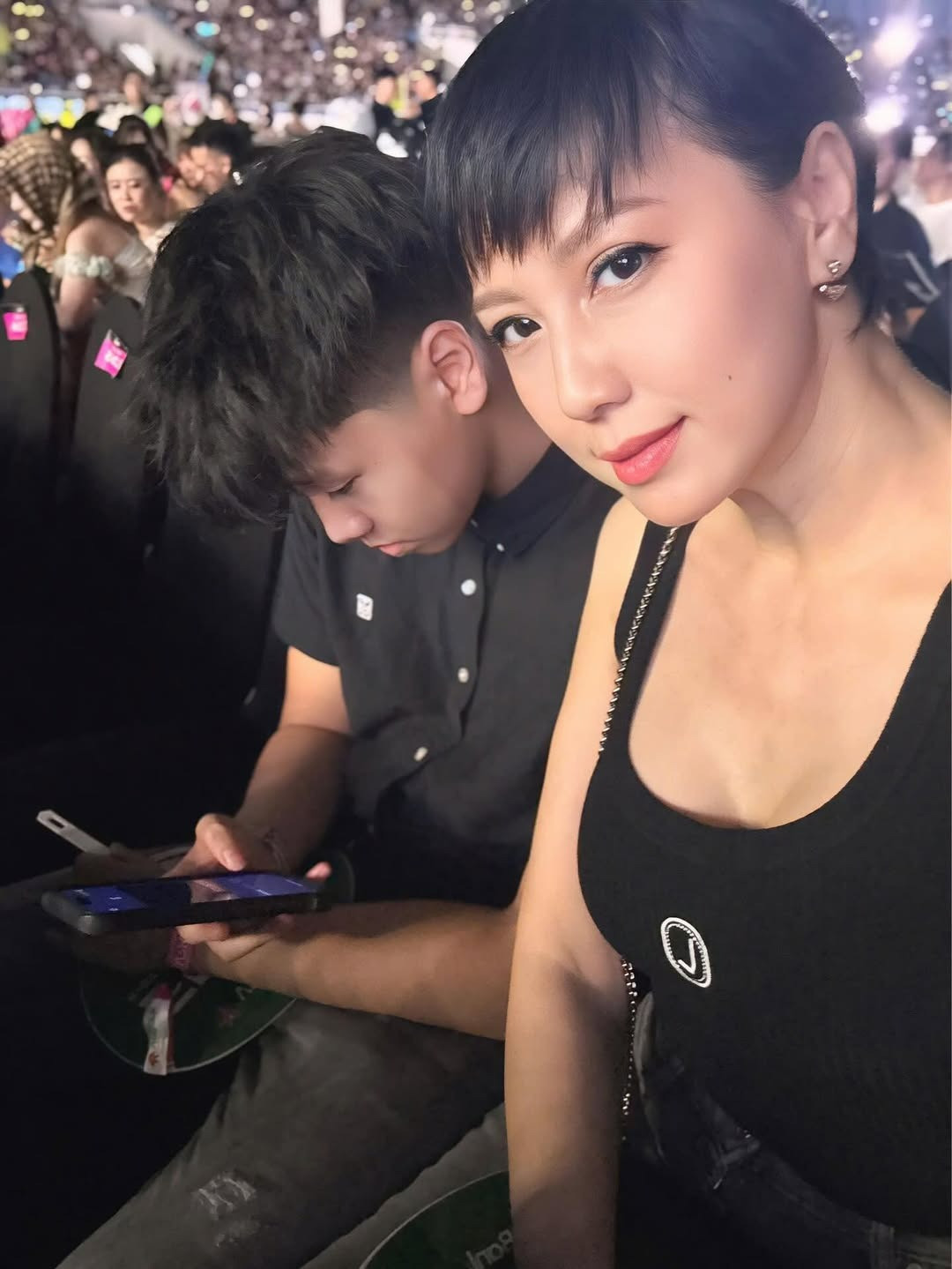 Mẹ vợ Đoàn Văn Hậu như gái 18 đi đu GDragon vóc dáng qua cam thường gây