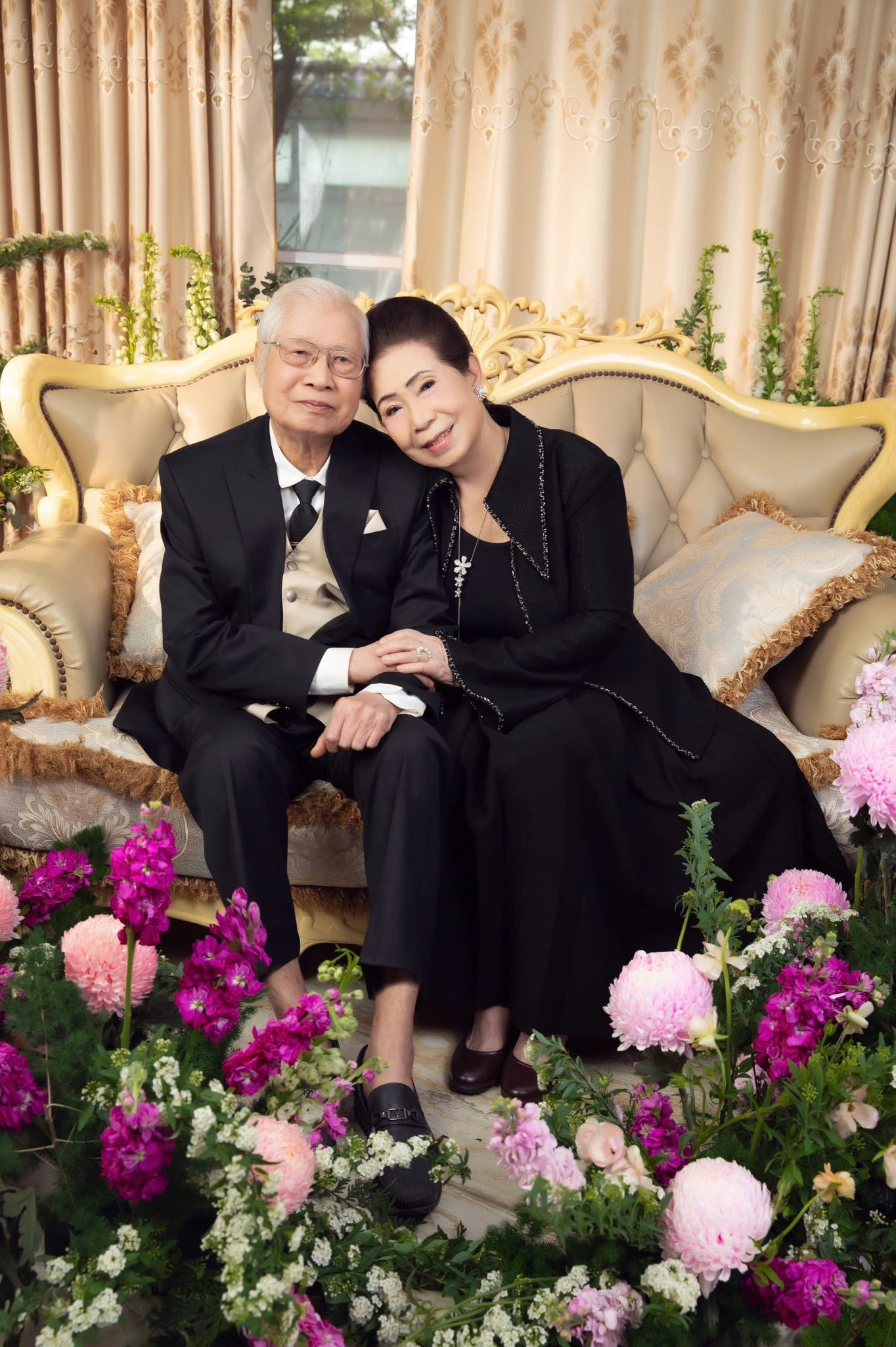 Bố mẹ NSND Hồng Vân rạng rỡ bên con cháu trong hình ảnh kỉ niệm 60 năm ngày cưới - Ảnh 7.