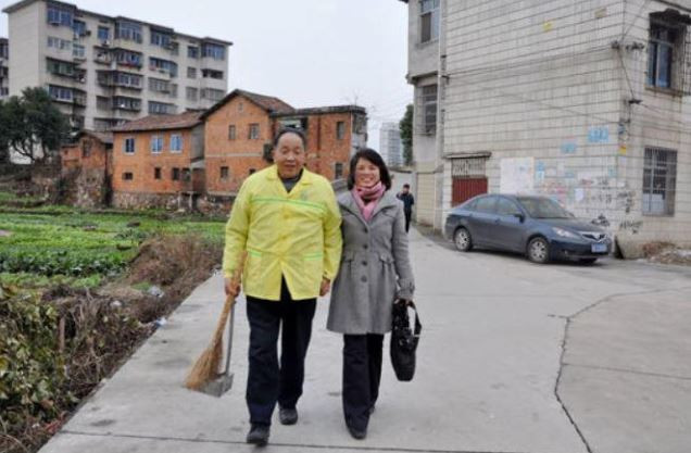 Cô giáo 38 tuổi kết hôn với ông lão 66 tuổi, cái kết sau đám cưới thật bất ngờ- Ảnh 1.