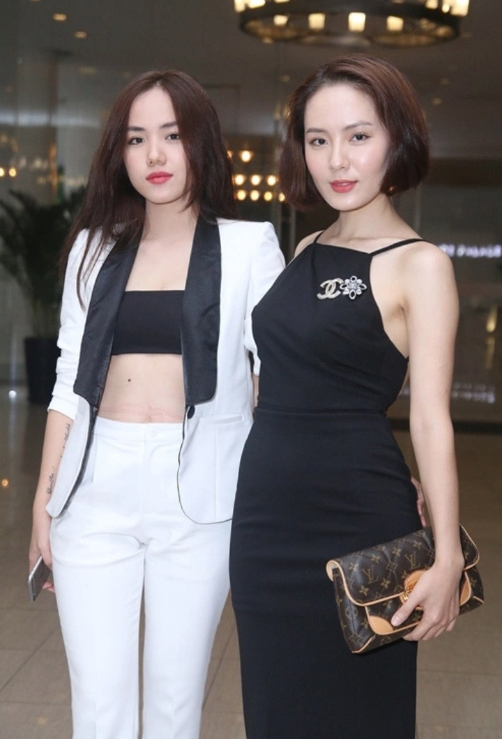 Phương Ly là em gái ruột của ca sĩ Phương Linh.