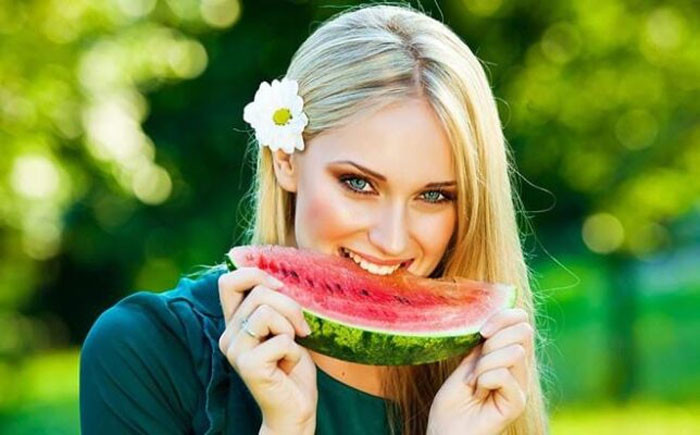 Dưa hấu ăn thế nào để không hại sức khỏe Rất nhiều người đang ăn sai cách
