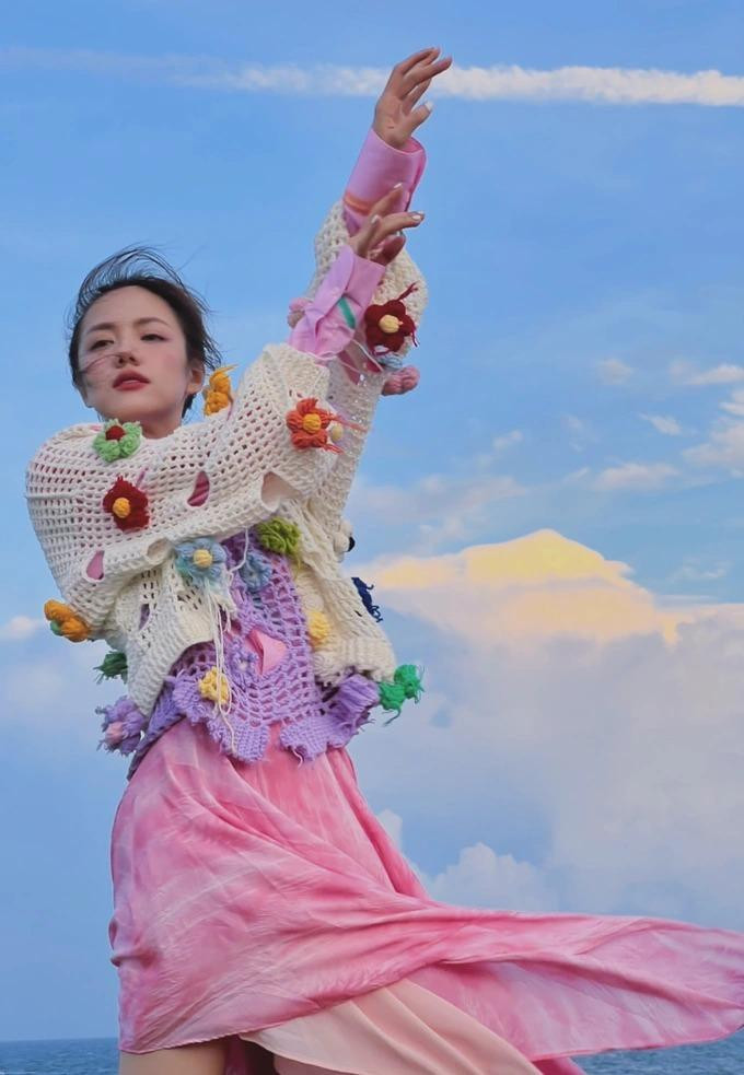 Phương Ly bị soi rạn da bụng, netizen đào lại ồn ào 19 tuổi sinh con-4