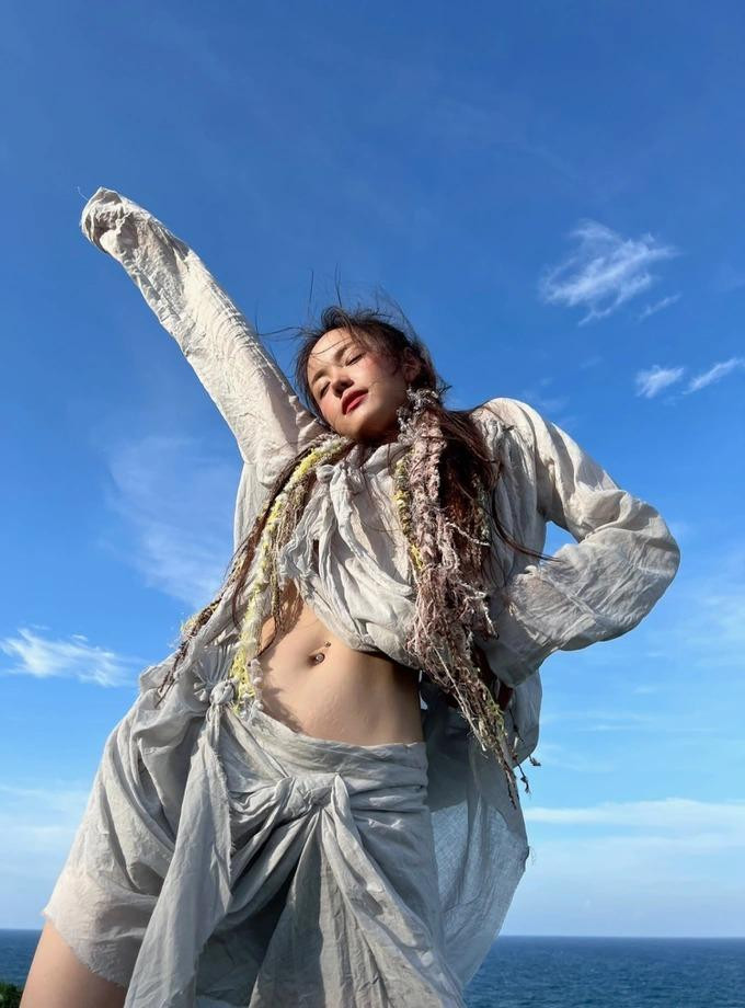 Phương Ly bị soi rạn da bụng, netizen đào lại ồn ào 19 tuổi sinh con-3