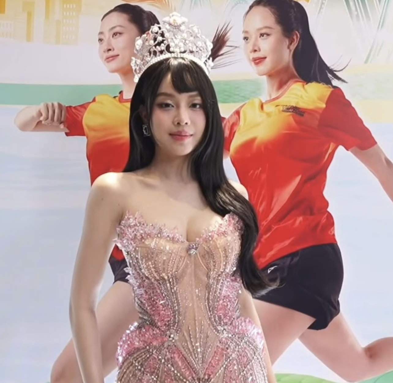 Hoa hậu Thanh Thủy bị chê thảm họa thời trang vì mặc khó hiểu lên đồ như đi chợ