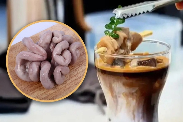Chủ quán cà phê cho biết họ sử dụng cùng một lượng nội tạng lợn hóa lỏng trong mỗi cốc đồ uống. (Ảnh: Baidu)
