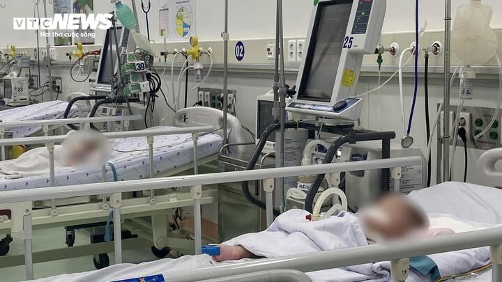 Các trường hợp bệnh nặng điều trị tại Khoa Hồi sức tích cực chống độc, Bệnh viện Nhi đồng 1, TP.HCM. (Ảnh: Như Thuý)