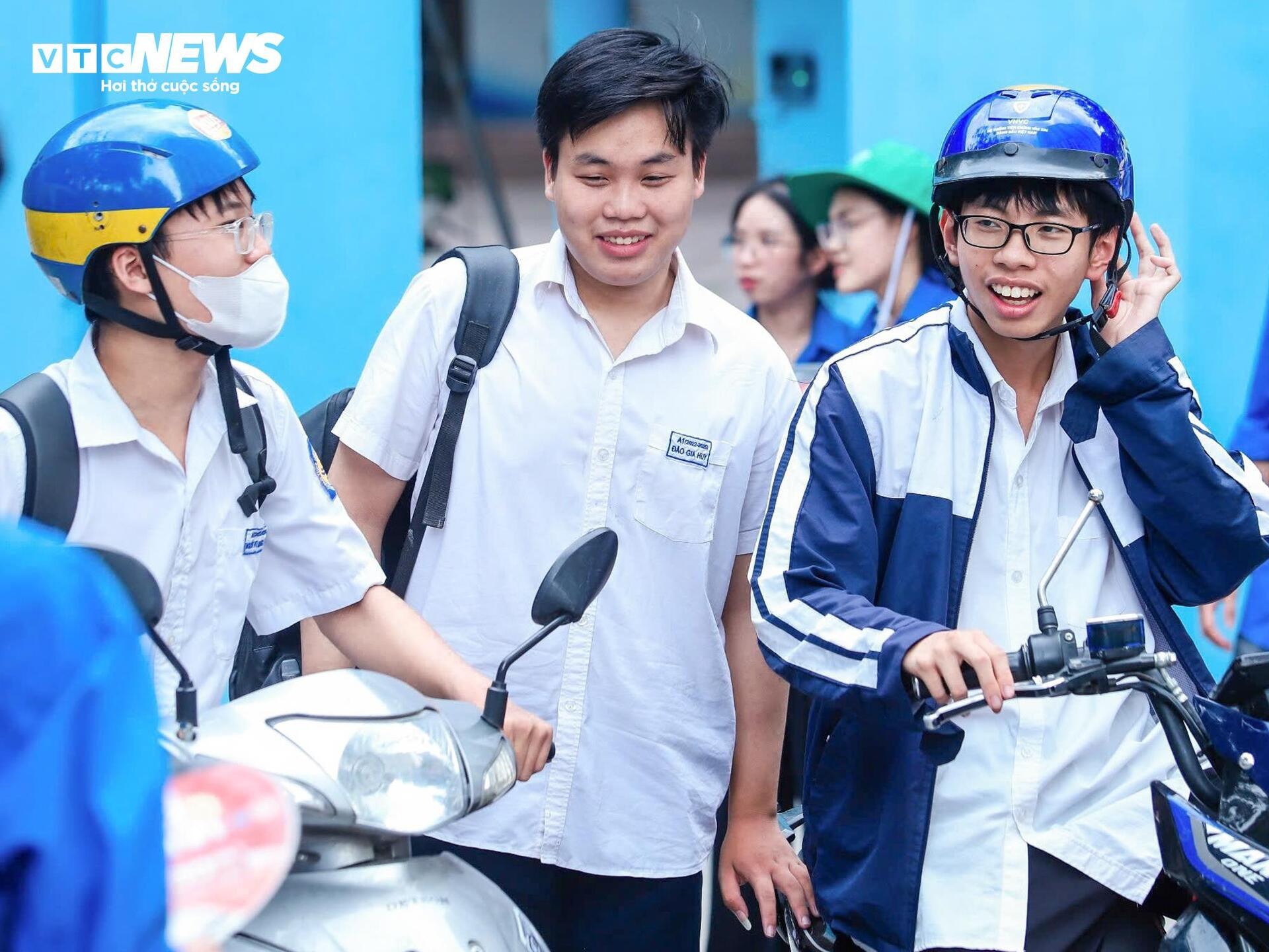 Thí sinh khóc thét với đề Toán mới, 'đọc đề hết nửa thời gian' - 19