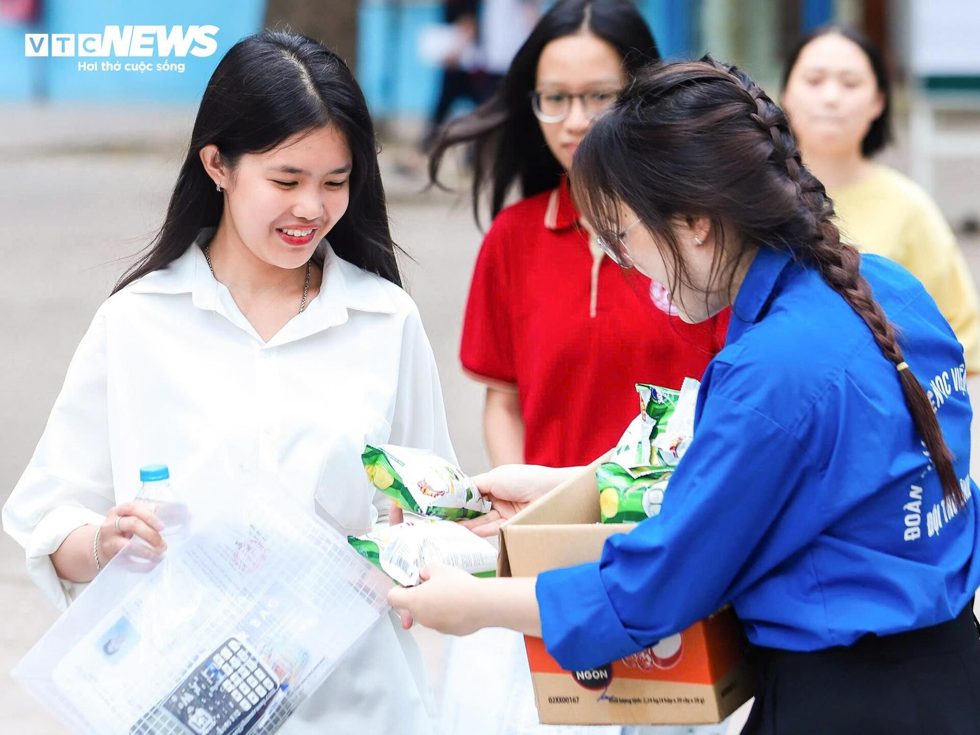 Thí sinh khóc thét với đề Toán mới, 'đọc đề hết nửa thời gian' - 6