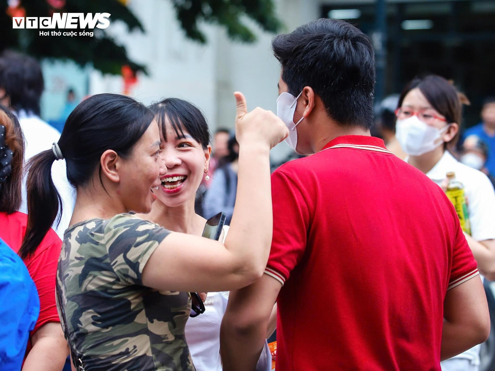 Thí sinh khóc thét với đề Toán mới, 'đọc đề hết nửa thời gian' - 8