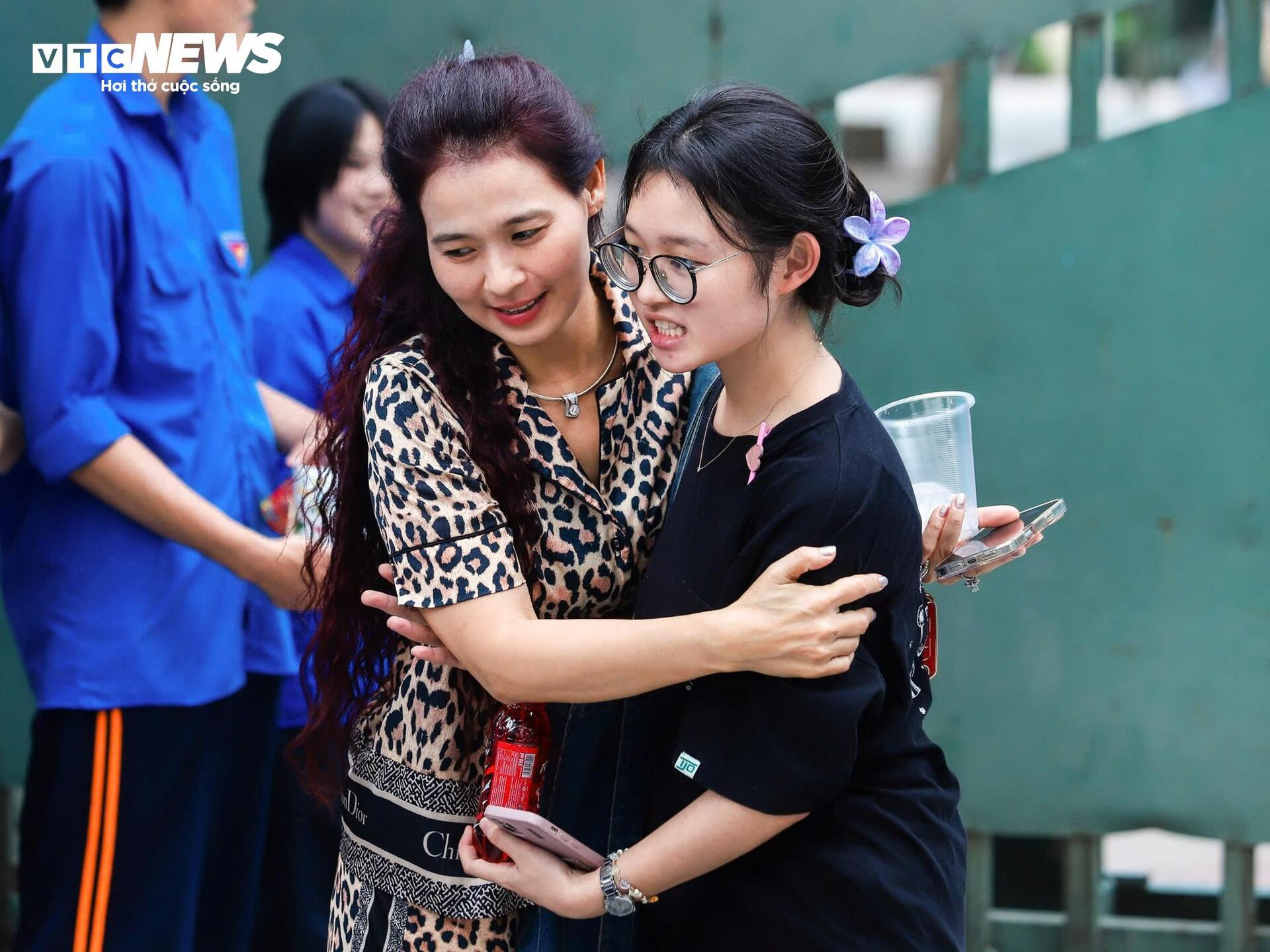 Thí sinh khóc thét với đề Toán mới, 'đọc đề hết nửa thời gian' - 7