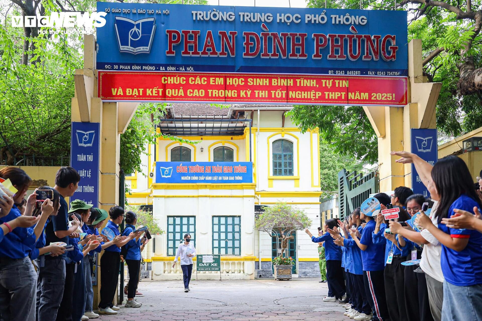 Thí sinh khóc thét với đề Toán mới, 'đọc đề hết nửa thời gian' - 1