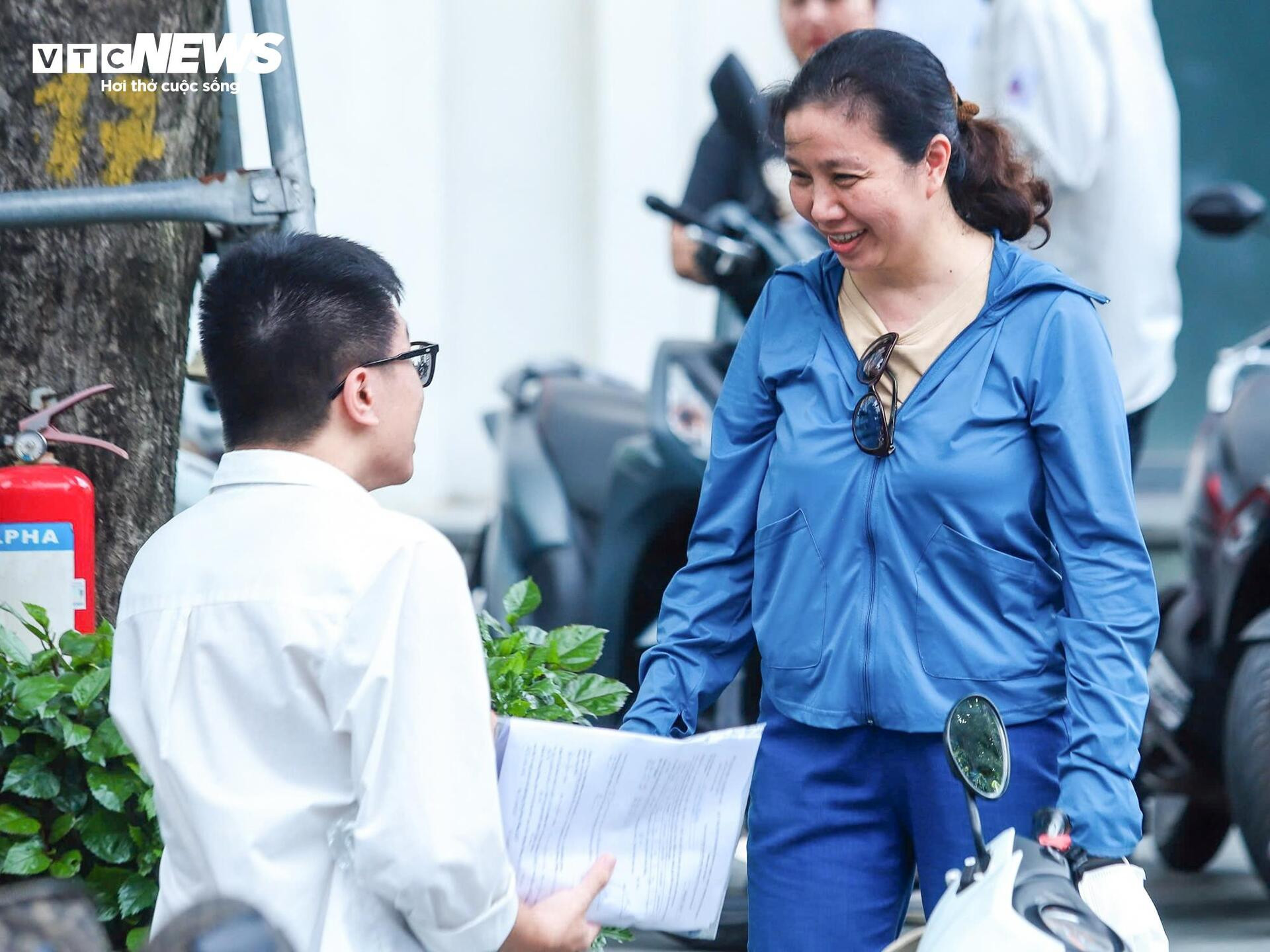 Thí sinh khóc thét với đề Toán mới, 'đọc đề hết nửa thời gian' - 9