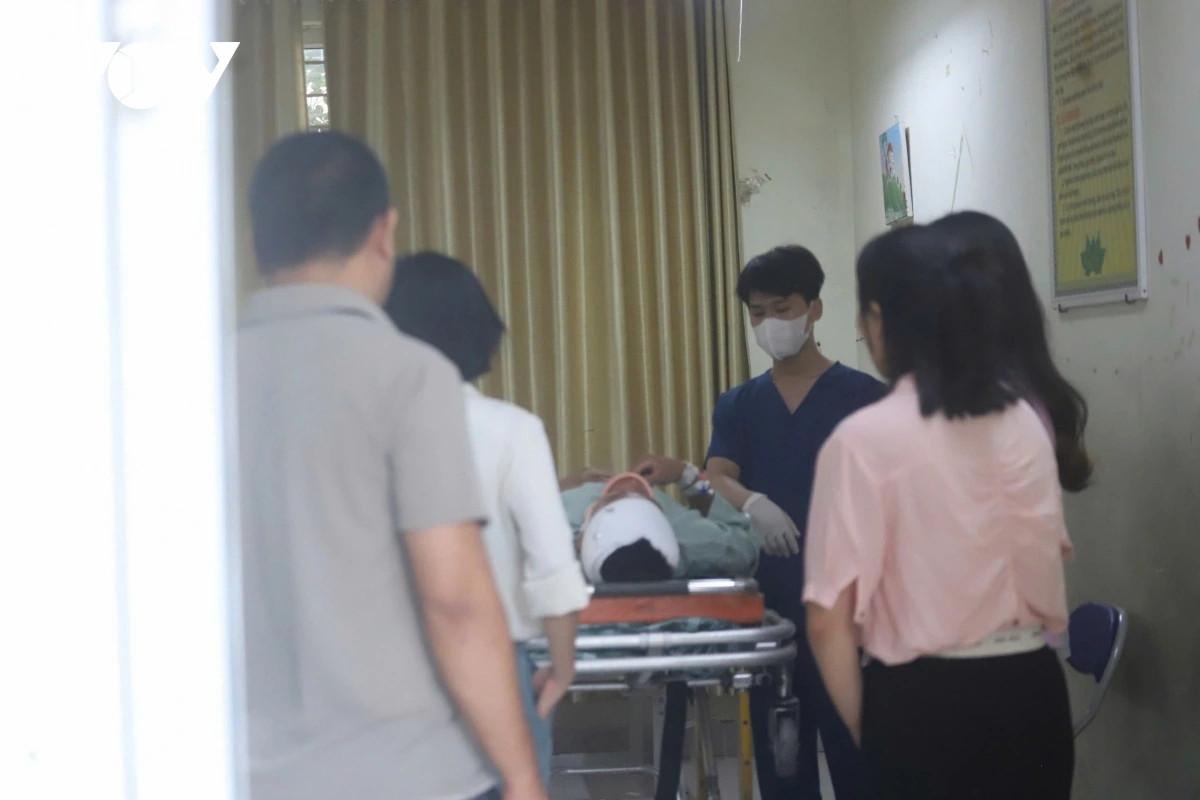 nam sinh ha noi den diem thi bang cang sau tai nan giao thong hinh anh 2