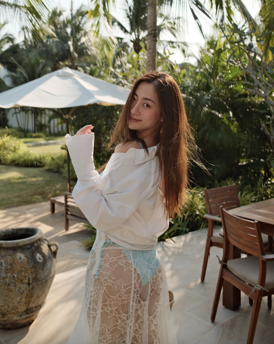 Set đồ đi biển đơn giản mà gây thương nhớ của Hoa hậu quê Cao Bằng - Ảnh 7.