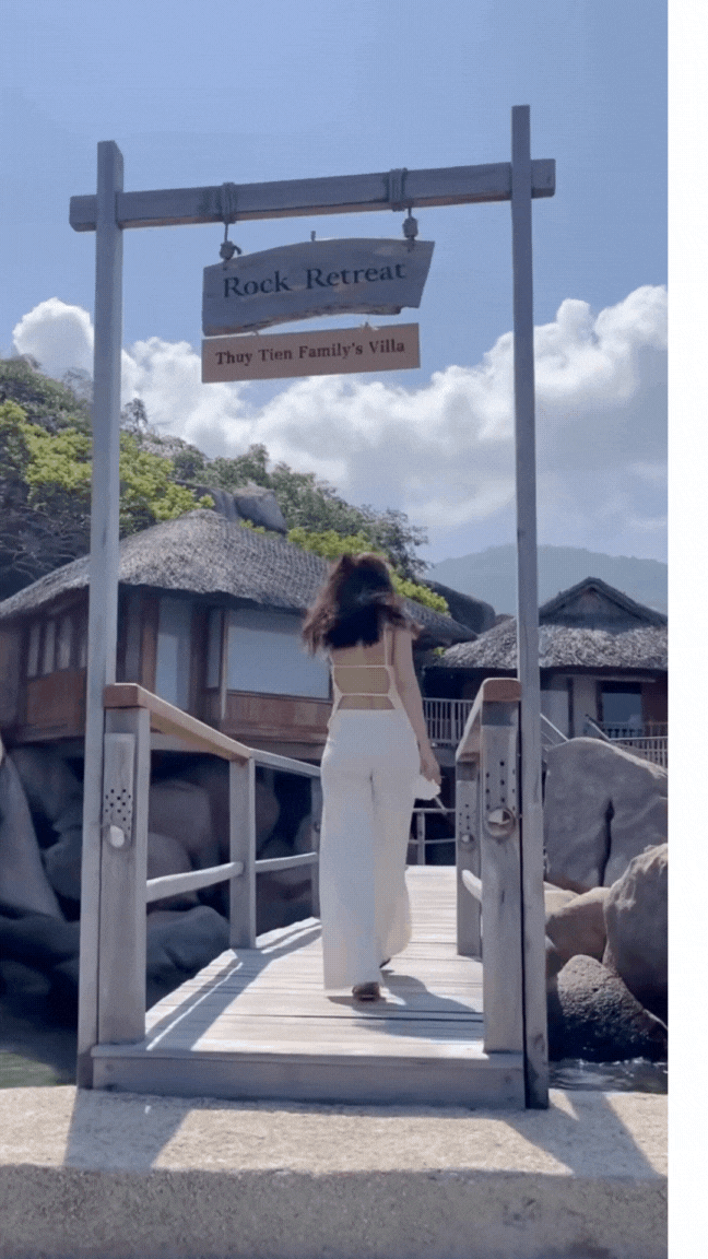 Thủy Tiên lộ diện sau thời gian ở ẩn khoe body cháy mắt với áo tắm