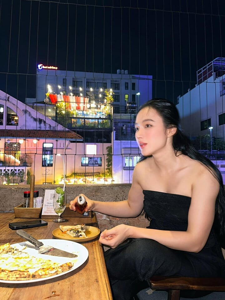 Angela Phương Trinh bị soi body ngoài đời thực không vạm vỡ như ảnh tự đăng