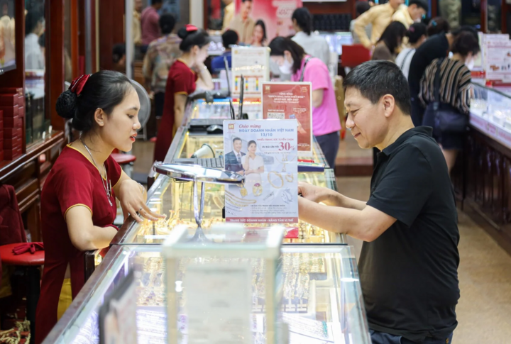 Nhiều người vẫn có thói quen tích trữ vàng. (Ảnh minh họa)