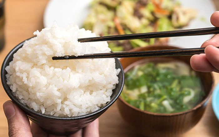 Ăn cơm nguội trong thời gian dài không chỉ giúp hạ đường huyết mà còn cải thiện chức năng gan Sự thật là đây