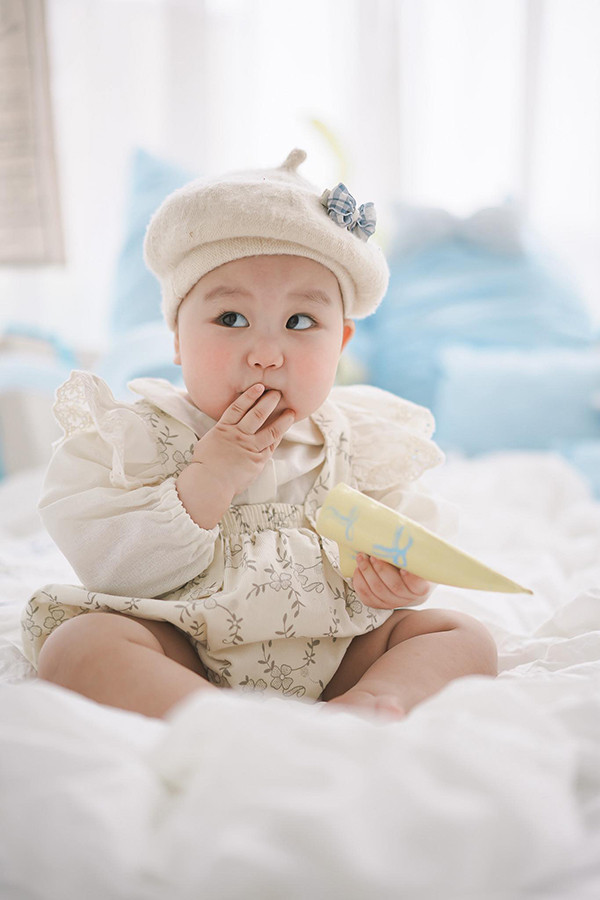 Con gái tròn 1 tuổi siêu đáng yêu của MC Đức Bảo - Ảnh 6.