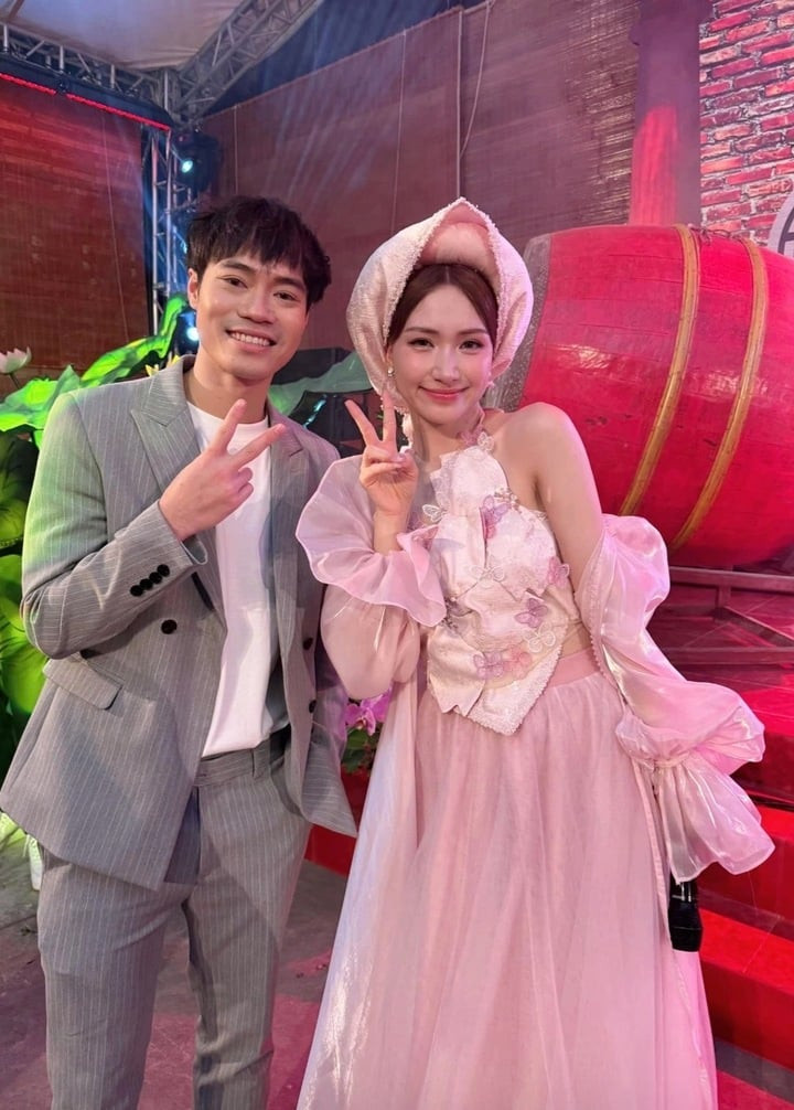 Hoà Minzy phủ nhận tin hẹn hò Văn Toàn.