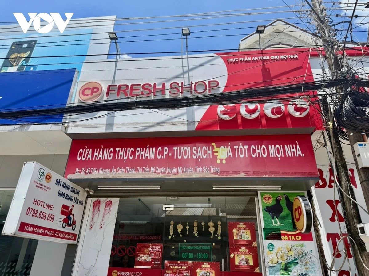 kiem tra 4 cua hang c.p o soc trang thi 3 noi chung nhan vsattp het han hinh anh 1