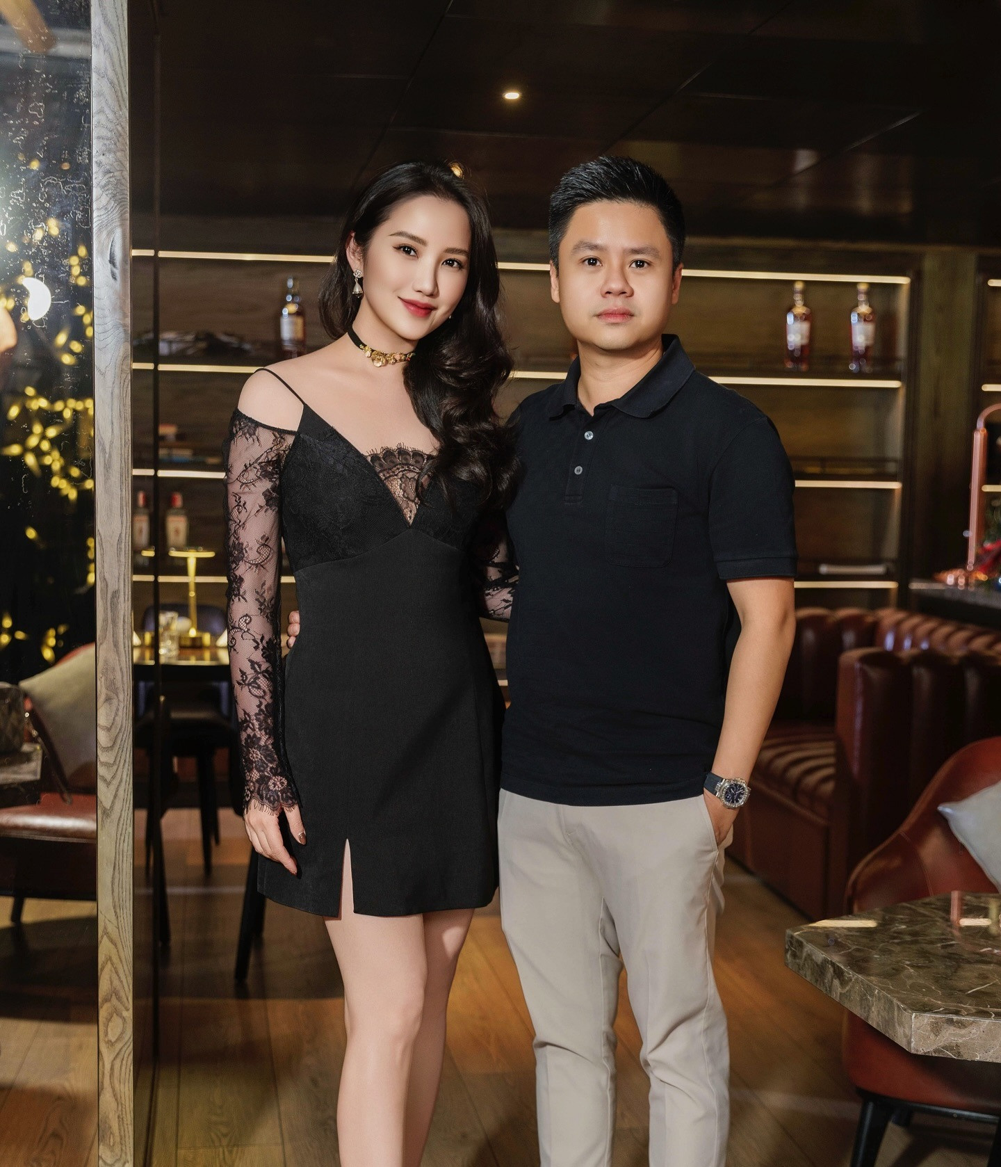 Bóc cuộc hôn nhân lạ lùng của ông chủ Saigon Square và cô vợ trẻ nổi tiếng Vbiz