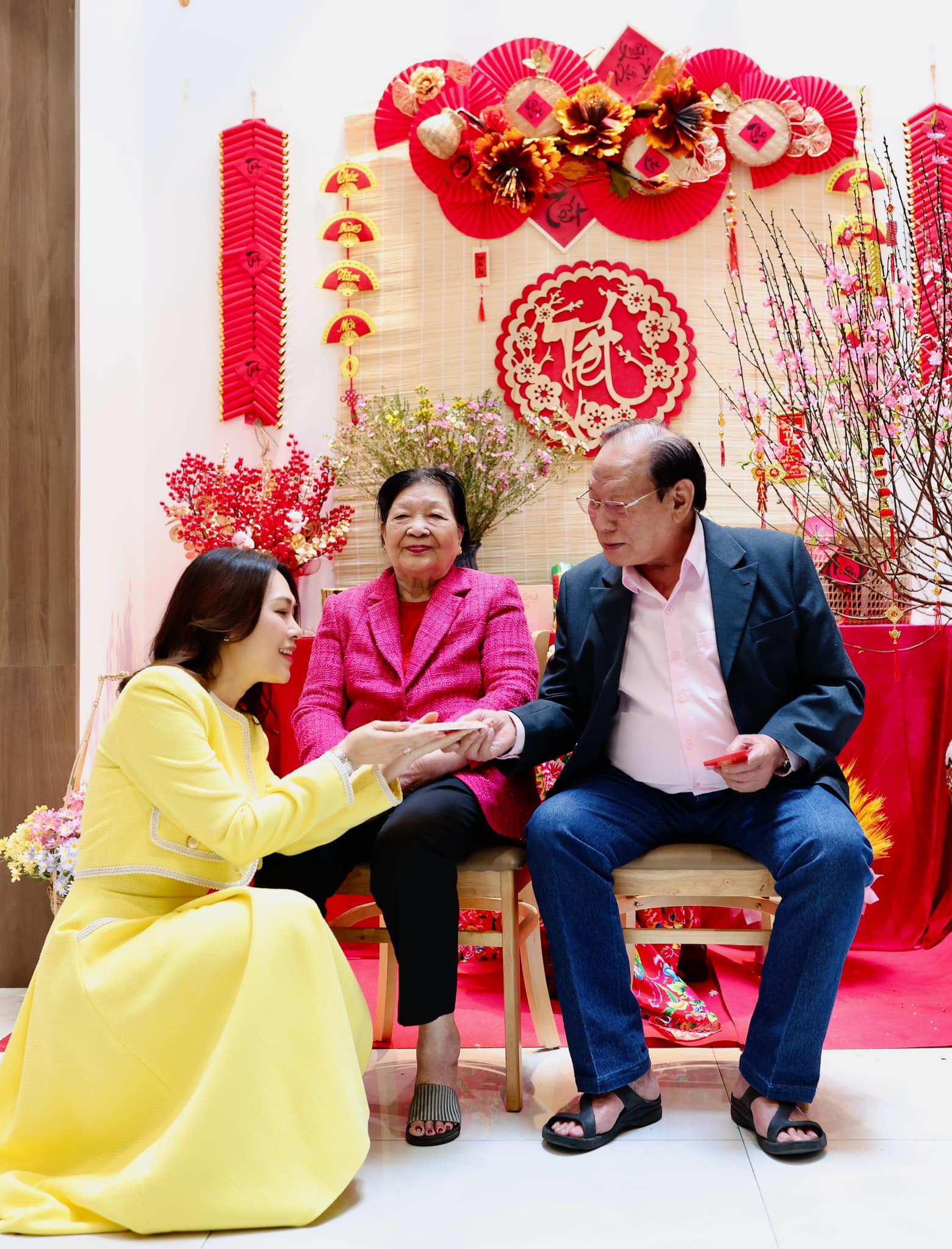 Thân thế kín tiếng của mẹ ruột Mỹ Tâm: Hoa khôi xứ Quảng một thời, tuổi xế chiều an hưởng hạnh phúc- Ảnh 5.