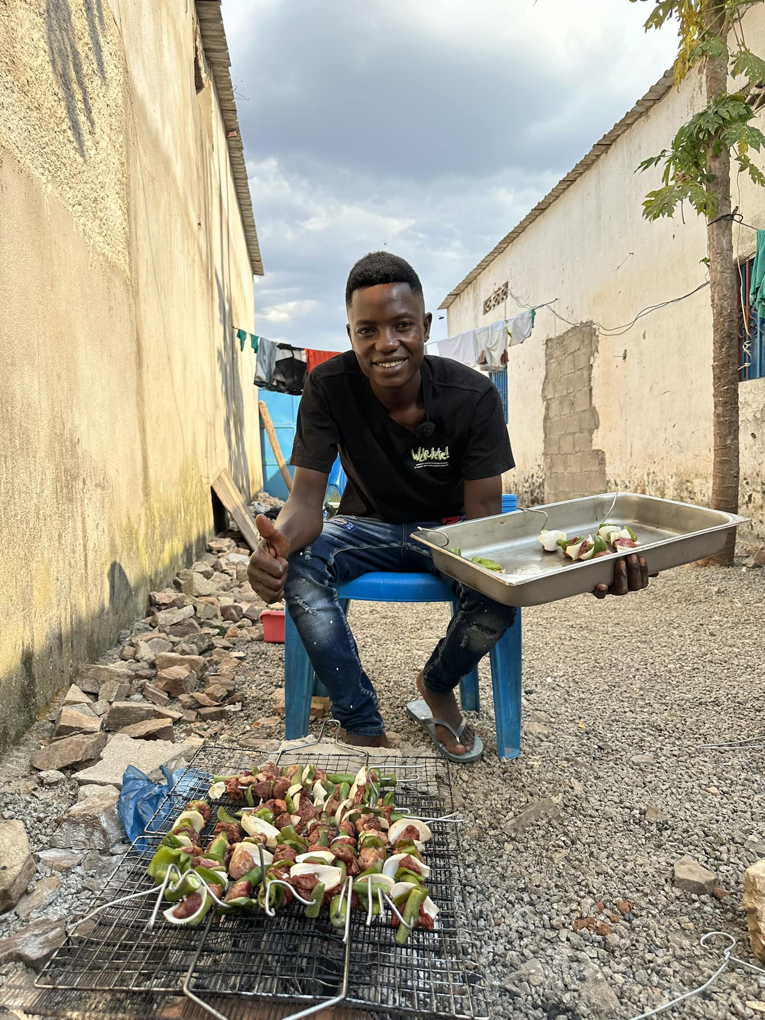 Thành viên nổi đình đám team châu Phi liên tục than khó khắn dân mạng phản ứng căng